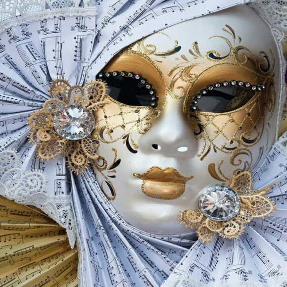 Masquerade backdrop - Picture 4 of 5